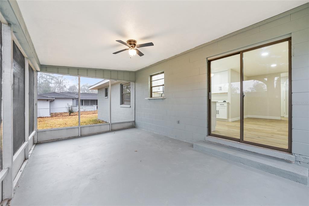 320 Southeast 41st Avenue Ocala, FL 34471 - Photo 33 of 45 a view of an empty room with a window