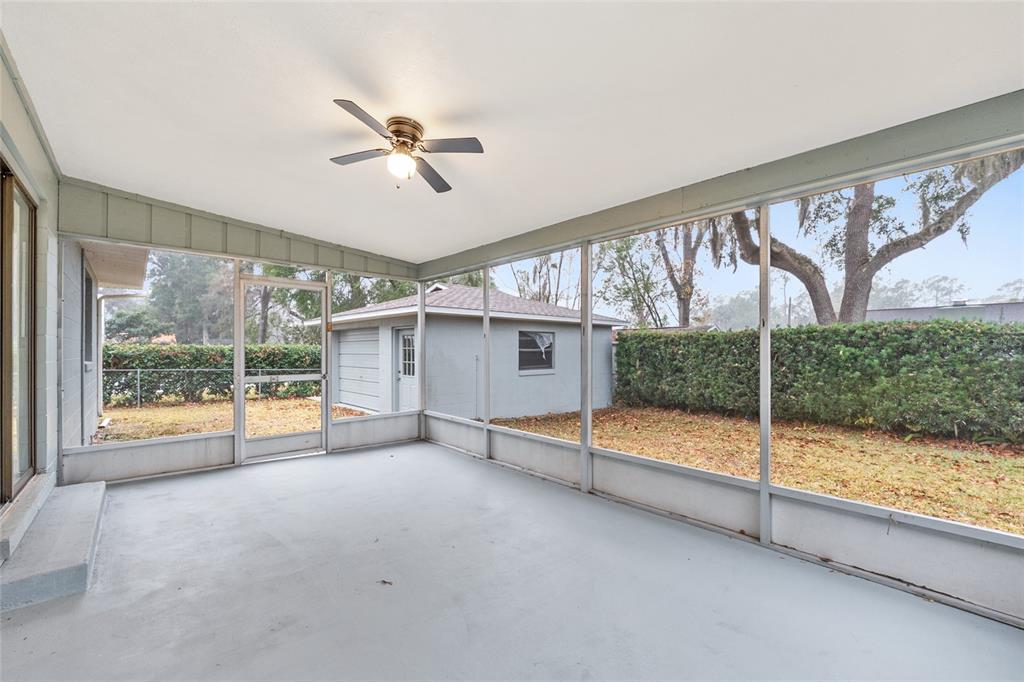 320 Southeast 41st Avenue Ocala, FL 34471 - Photo 34 of 45 a view of an empty room with windows
