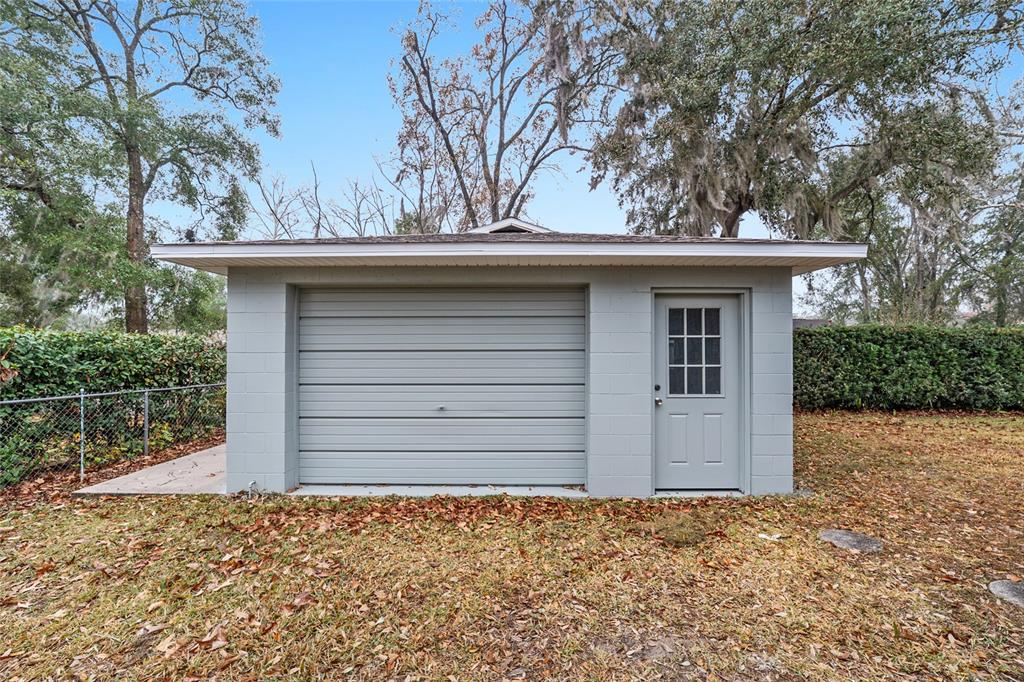 320 Southeast 41st Avenue Ocala, FL 34471 - Photo 38 of 45 a house with a outdoor space