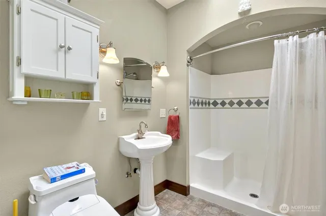 $638,000 | 45 North Welcome Slough Road, Cathlamet, WA 98612