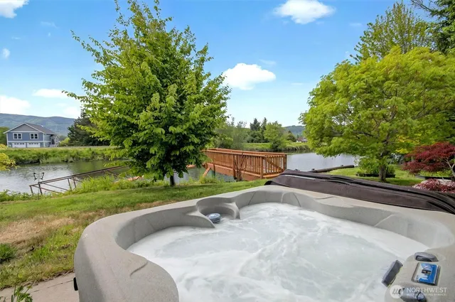 $638,000 | 45 North Welcome Slough Road, Cathlamet, WA 98612