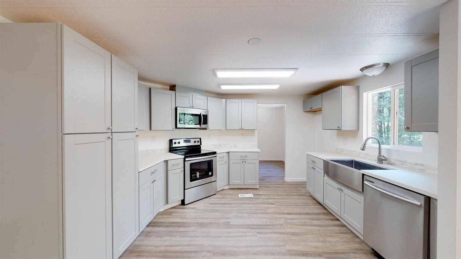 2753 Russell Road Grants Pass, OR 97526 - Photo 5 of 26 Kitchen