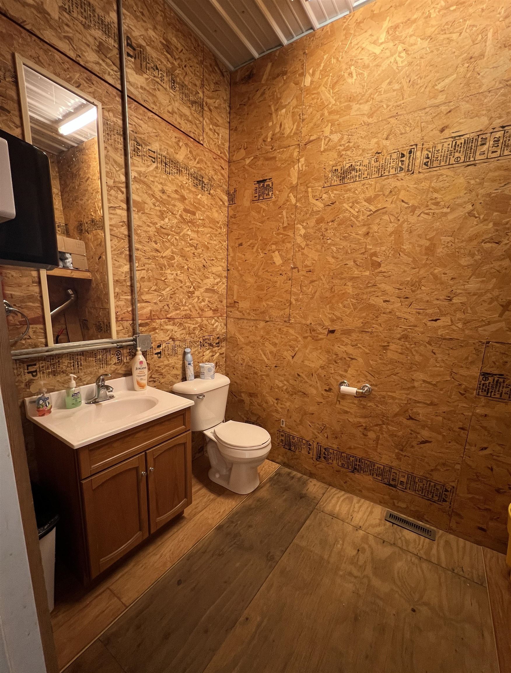 5140 Highway 20 Galena, IL 61036 - Photo 24 of 38 a bathroom with a sink toilet and shower
