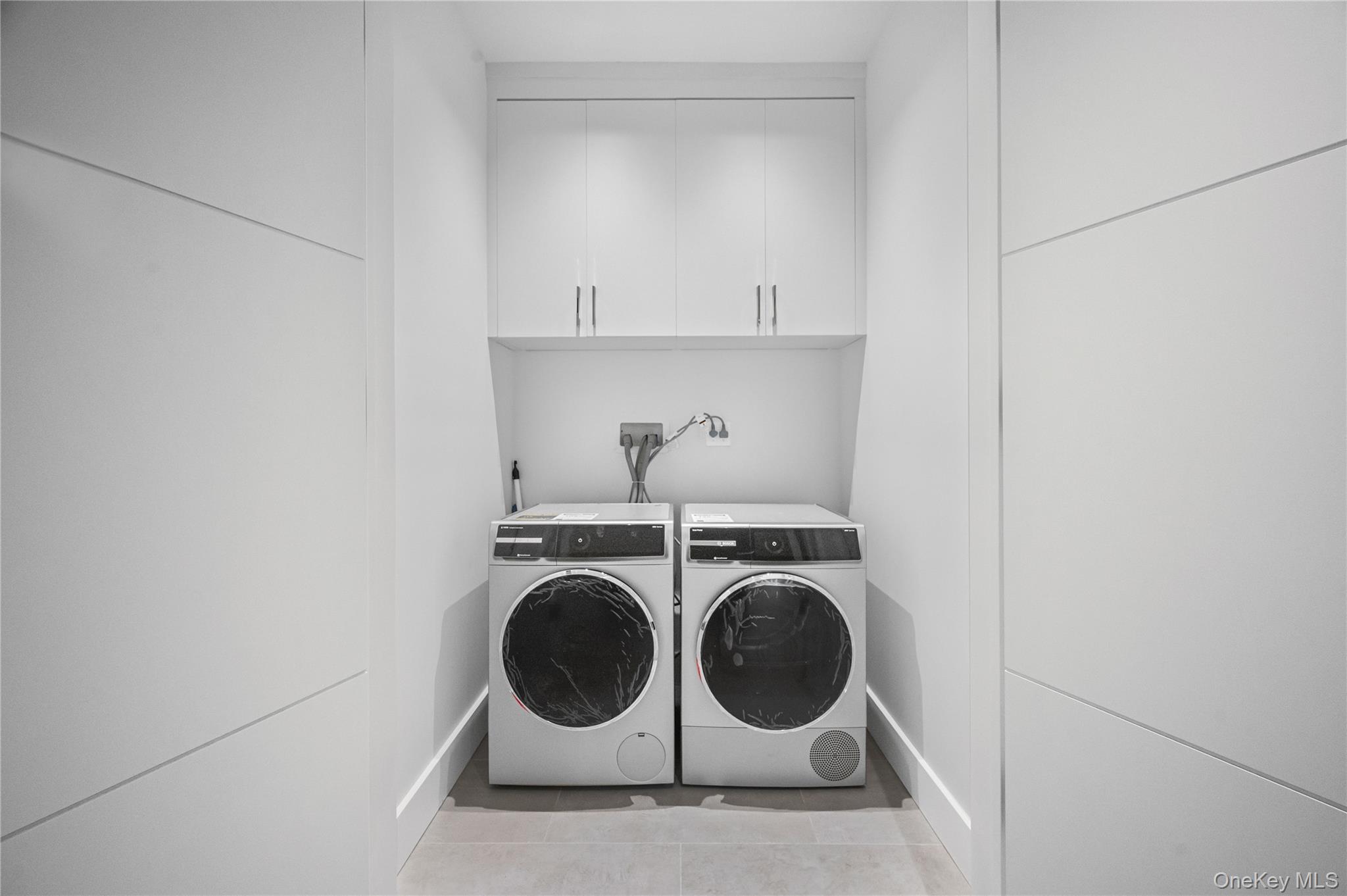 7 Mirrielees Road Great Neck, NY 11021 - Photo 28 of 47 a utility room with dryer and washer