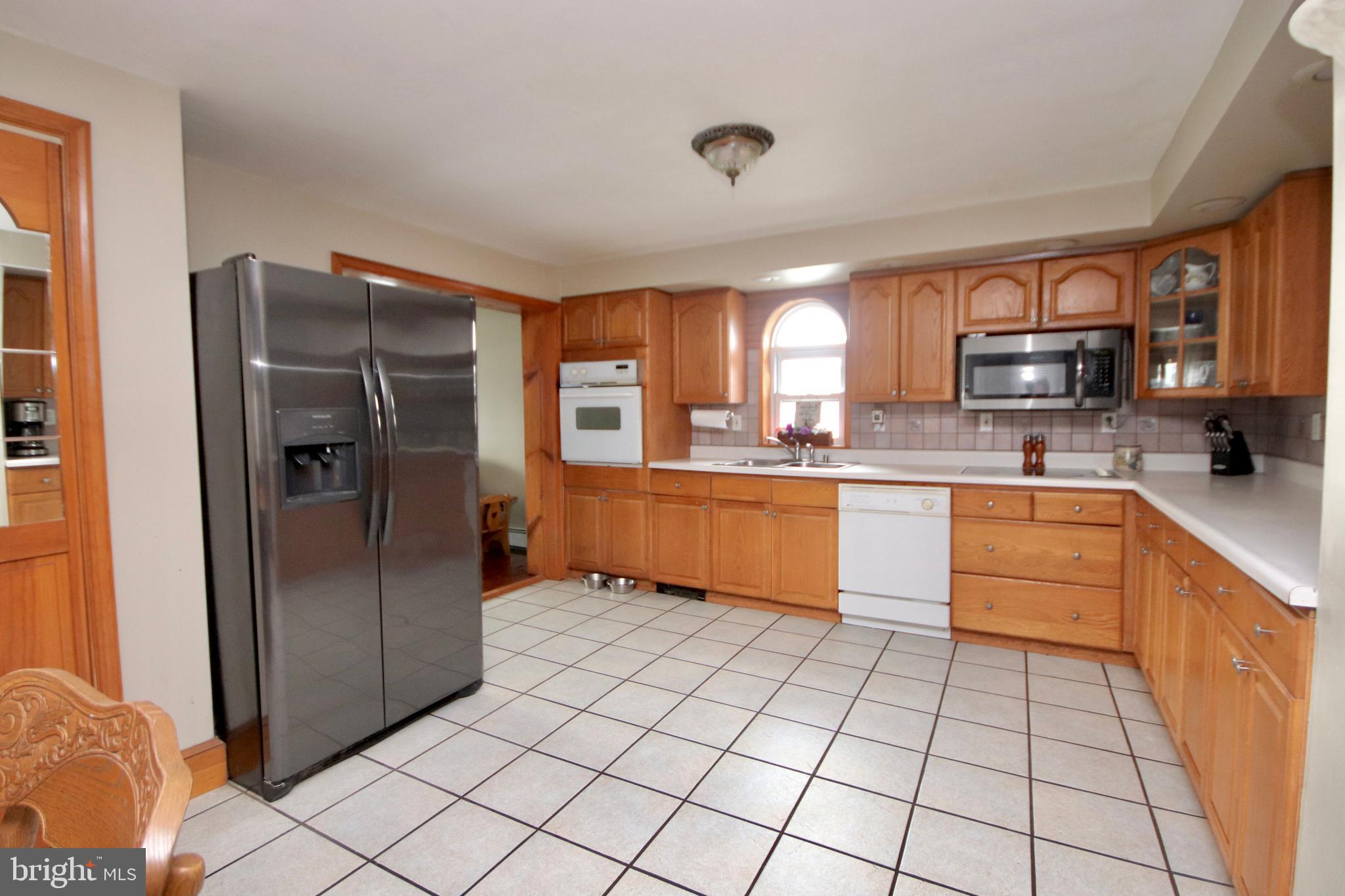 636 Democrat Road Gibbstown, NJ 08027 - Photo 13 of 28 Kitchen