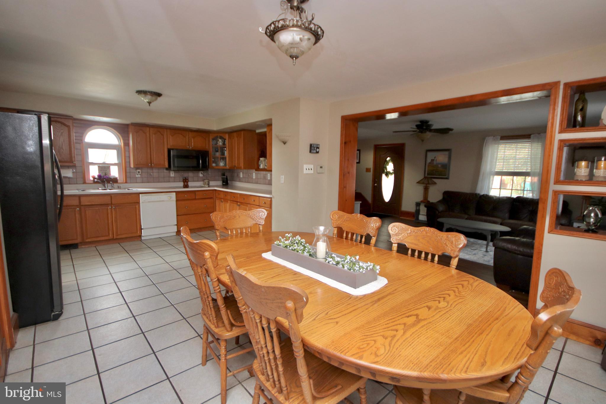 636 Democrat Road Gibbstown, NJ 08027 - Photo 15 of 28 Eat- In Kitchen