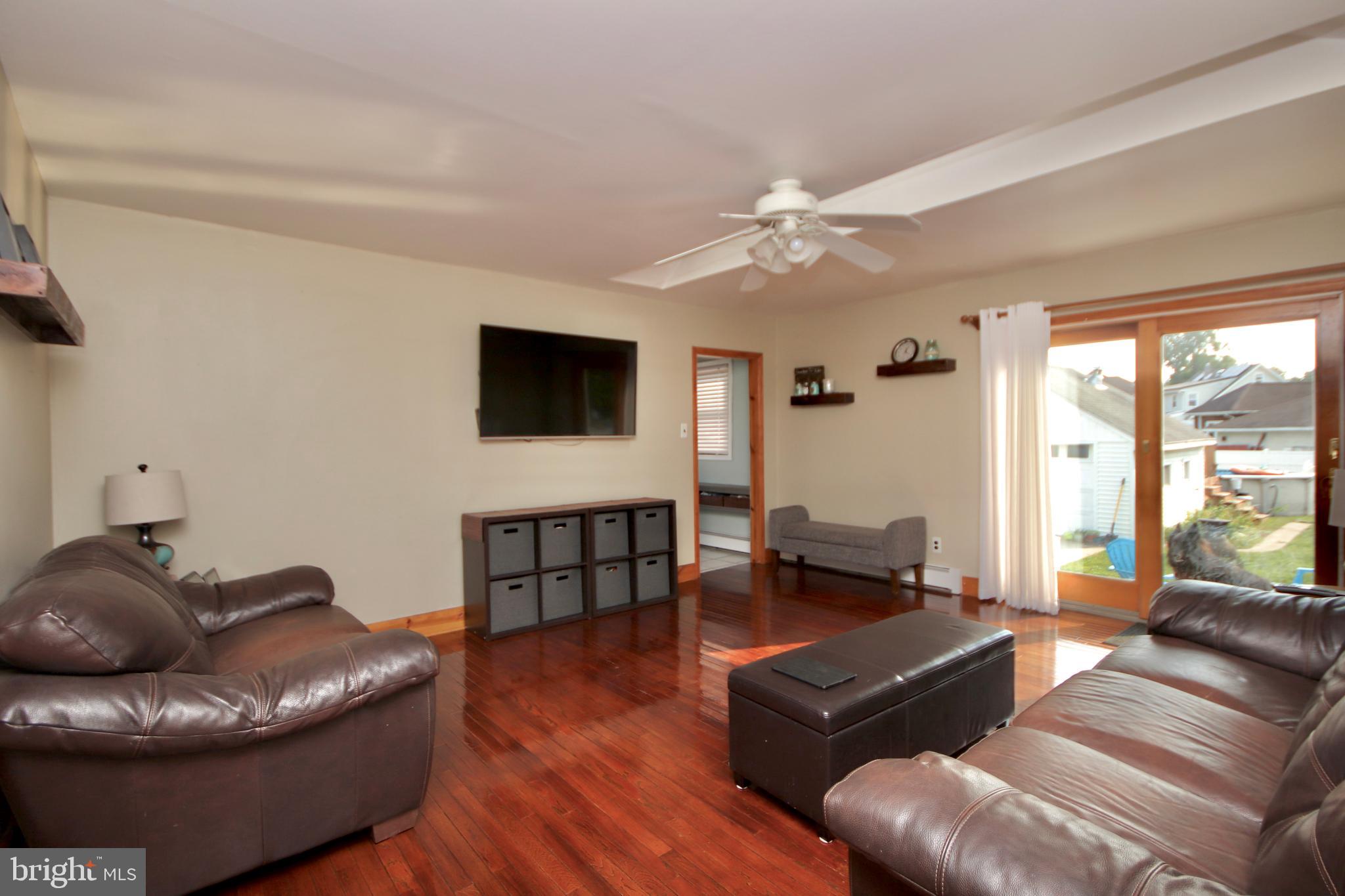 636 Democrat Road Gibbstown, NJ 08027 - Photo 17 of 28 Family Room