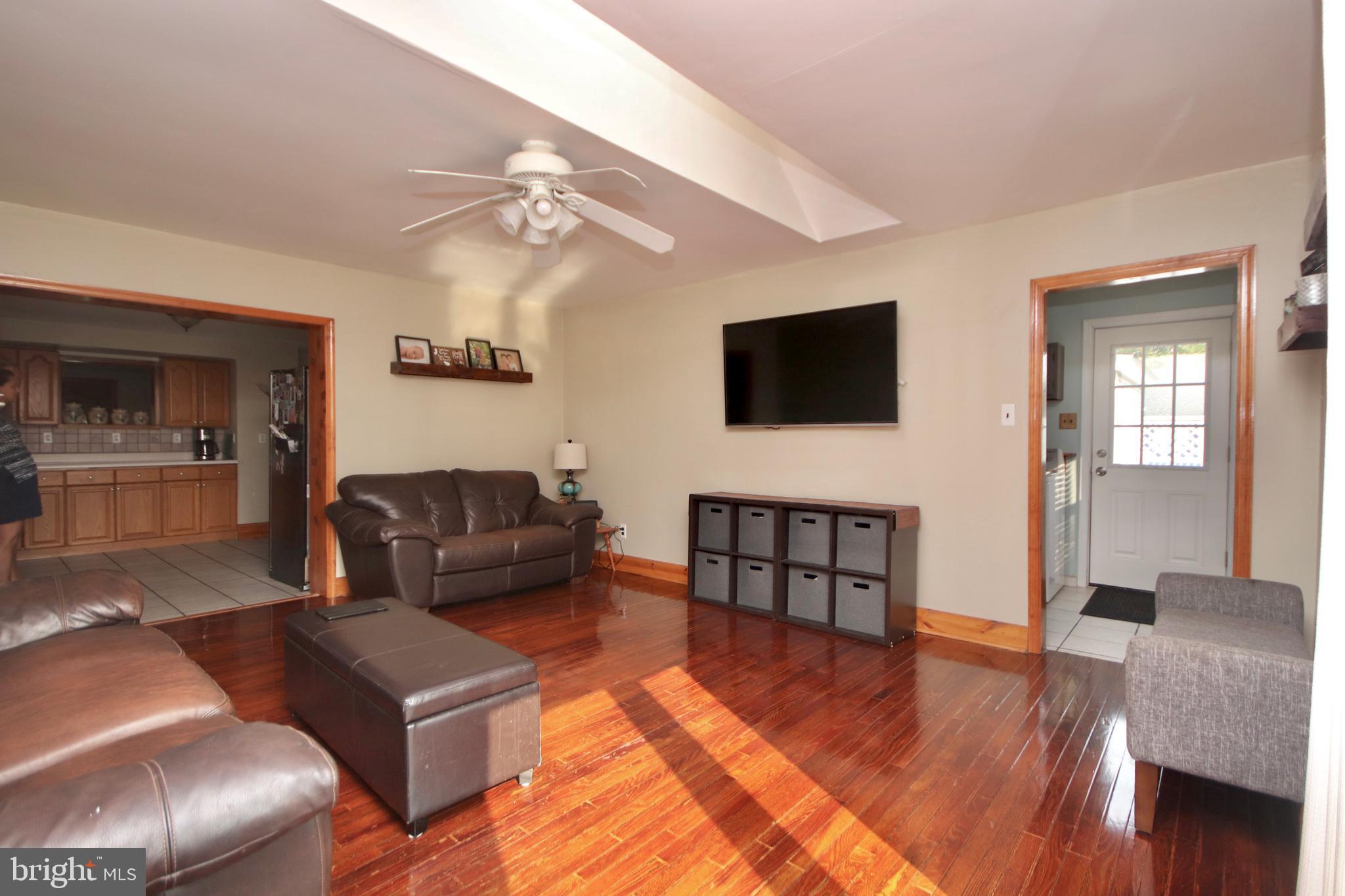 636 Democrat Road Gibbstown, NJ 08027 - Photo 18 of 28 Family Room