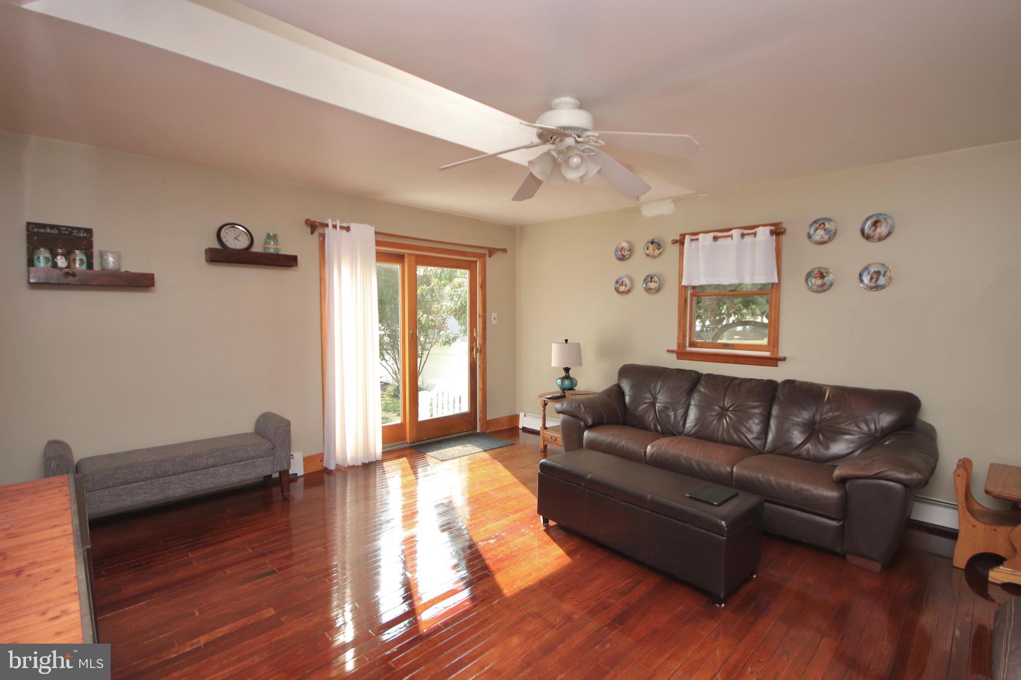 636 Democrat Road Gibbstown, NJ 08027 - Photo 19 of 28 Family Room