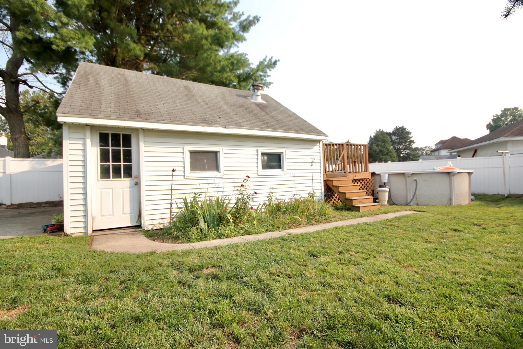 636 Democrat Road Gibbstown, NJ 08027 - Photo 10 of 28 Side of Garage