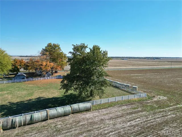 $1,407,600 | Tbd Red Ball Trail, Coffeen, IL 62017