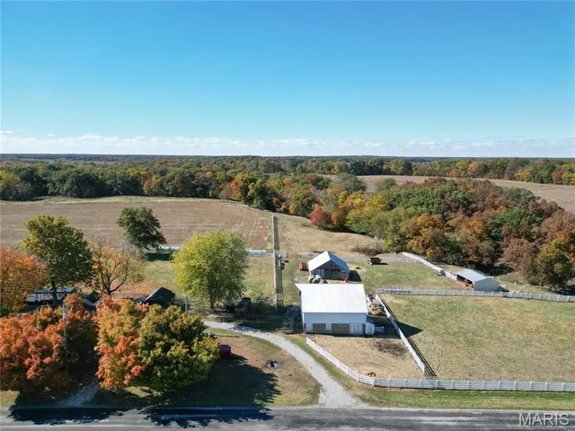 $1,407,600 | Tbd Red Ball Trail, Coffeen, IL 62017