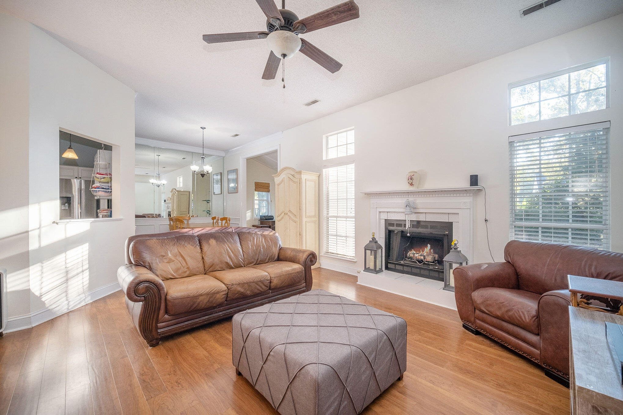 3258 Tabor Road Mount Pleasant, SC 29466 - Photo 4 of 24 Living Room