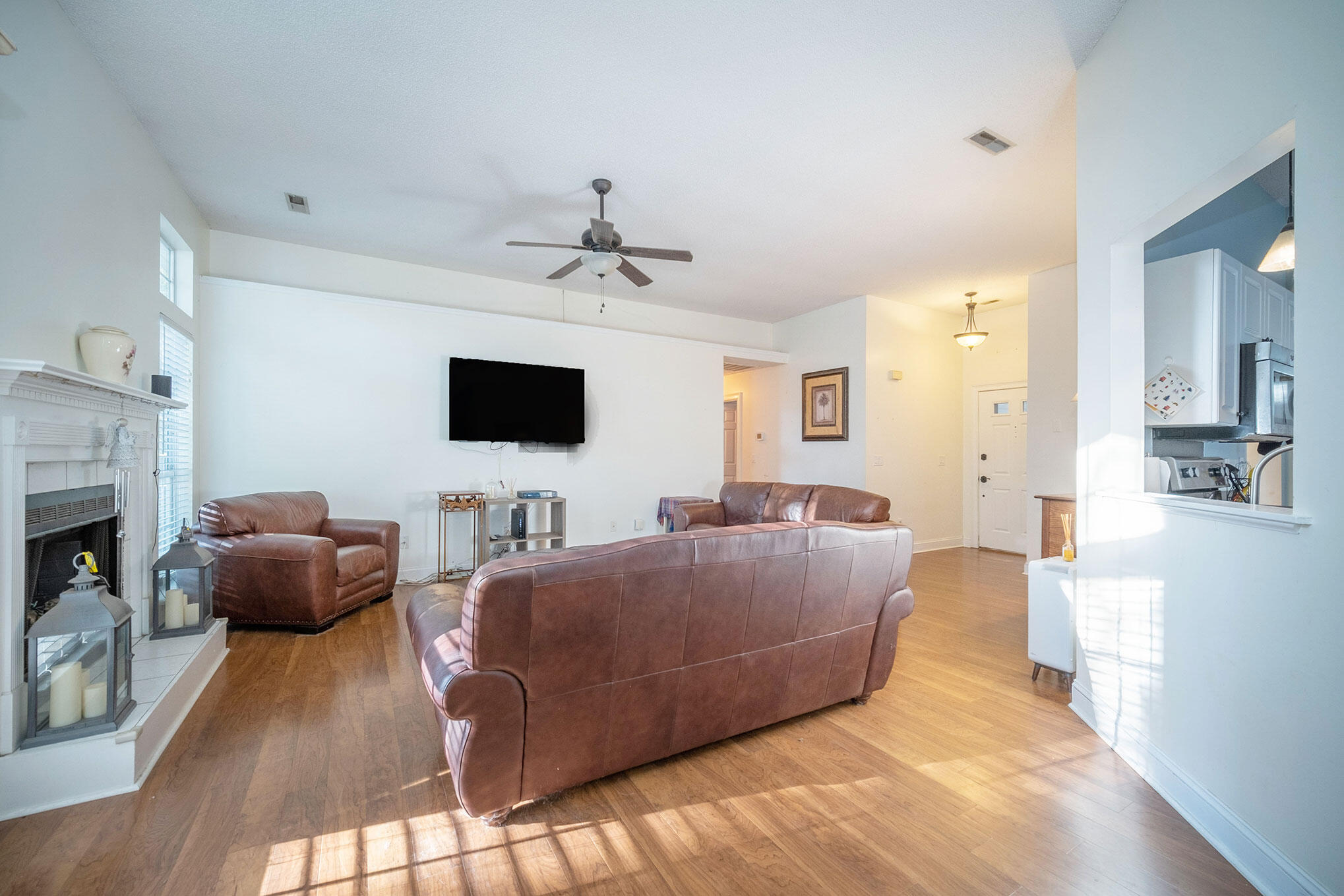 3258 Tabor Road Mount Pleasant, SC 29466 - Photo 5 of 24 Living Room