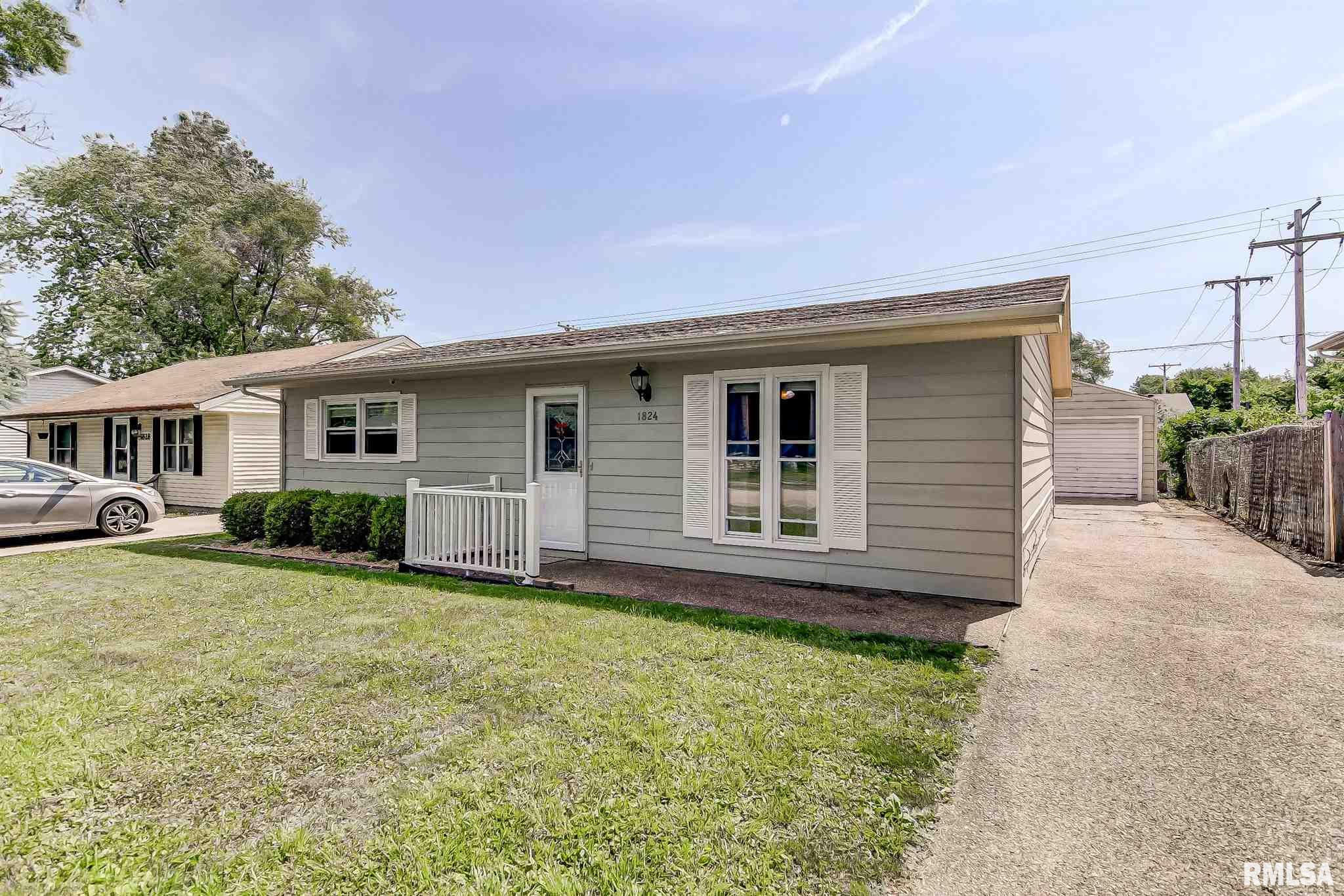 1824 Stonehenge Road Springfield, IL 62702 - Photo 2 of 26