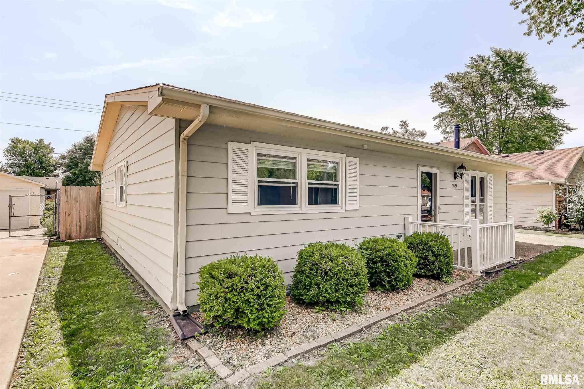 1824 Stonehenge Road Springfield, IL 62702 - Photo 3 of 26