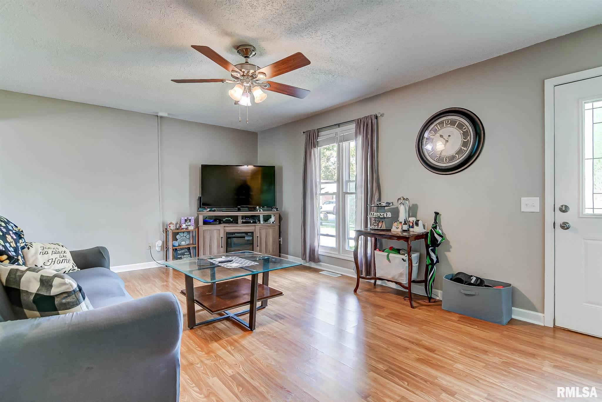 1824 Stonehenge Road Springfield, IL 62702 - Photo 4 of 26