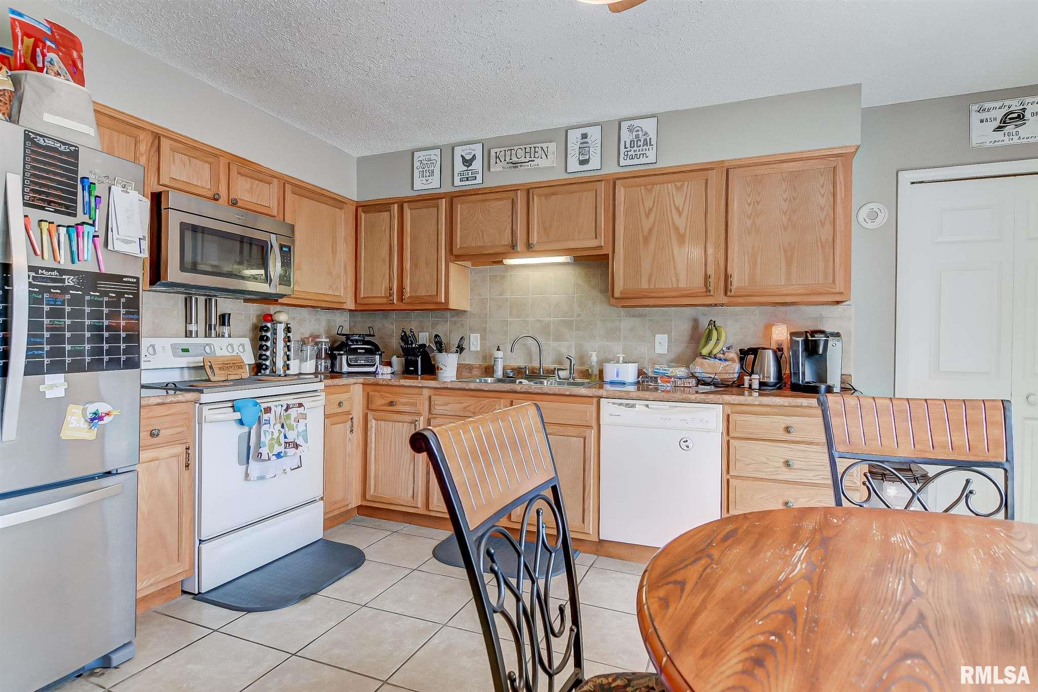 1824 Stonehenge Road Springfield, IL 62702 - Photo 9 of 26