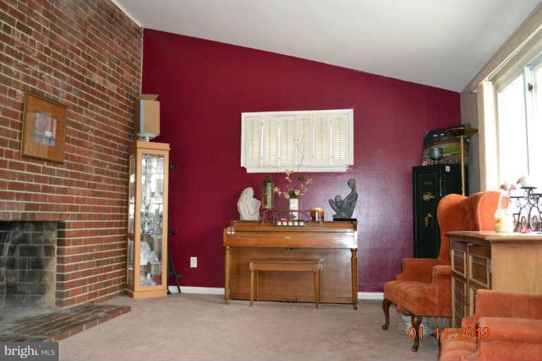 11406 Rockbridge Road Silver Spring, MD 20902 - Photo 2 of 10 Living Room
