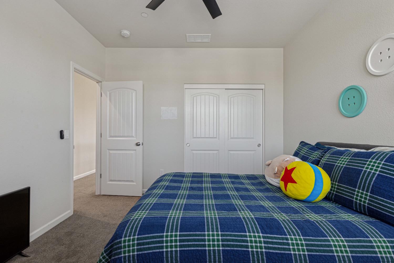 3264 Showcase Way Modesto, CA 95356 - Photo 20 of 31 a bedroom with bed and window