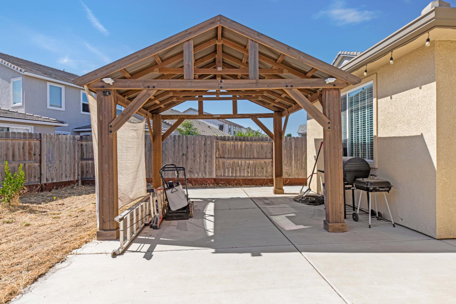 3264 Showcase Way Modesto, CA 95356 - Photo 25 of 31 a view of a chair and tables in the patio