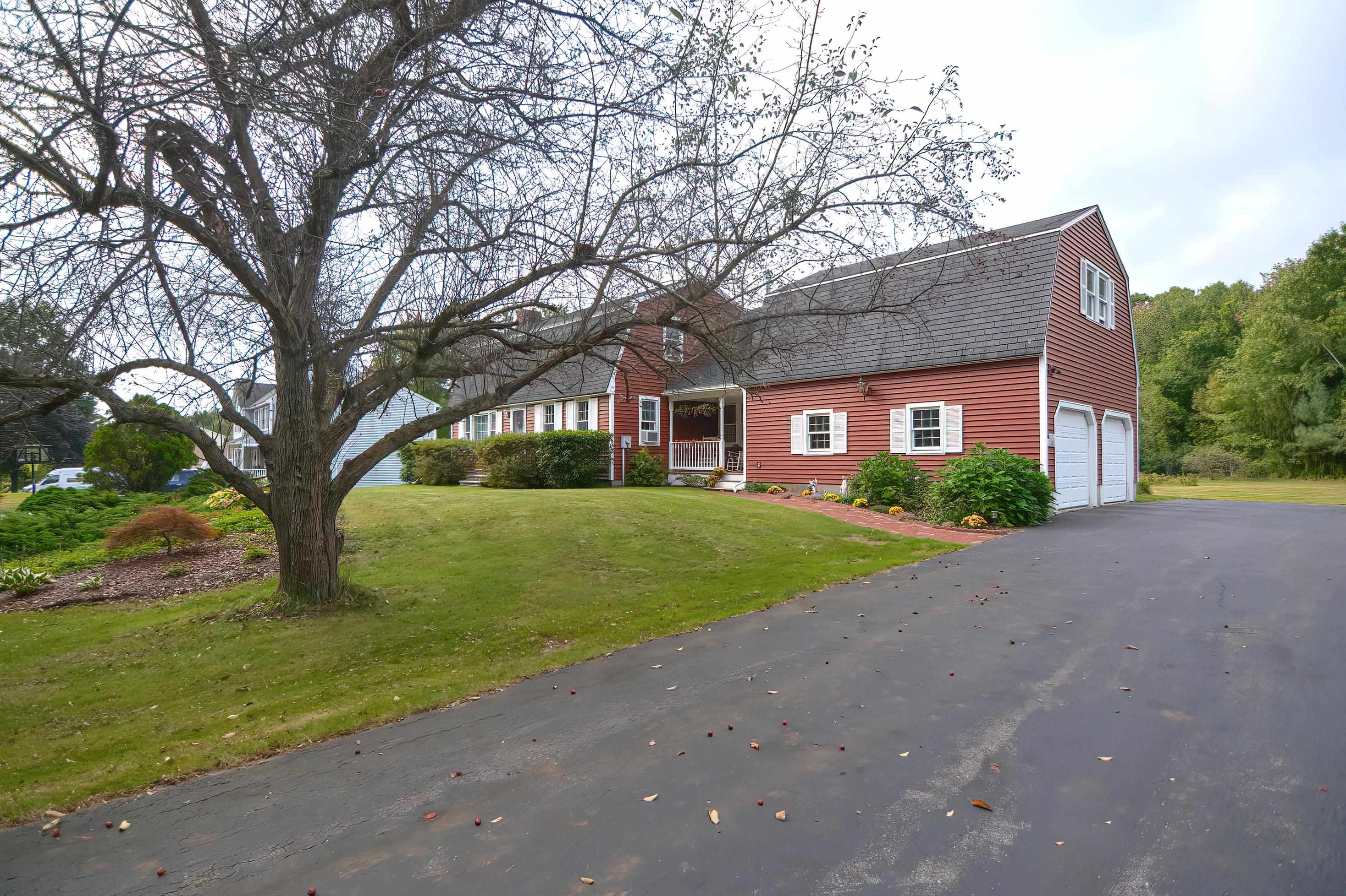 94 Scobie Pond Road Derry, NH 03038 - Photo 2 of 40