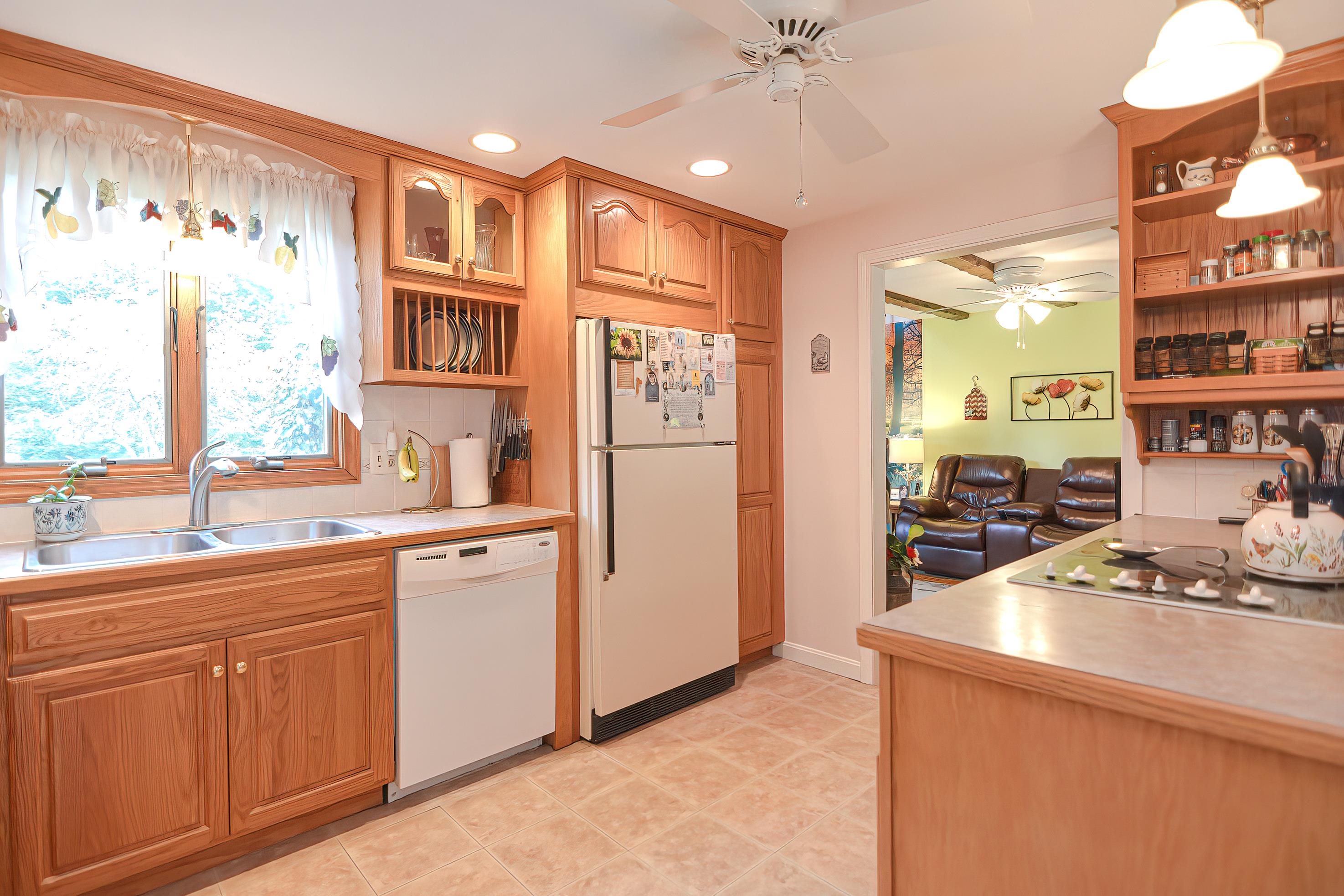 94 Scobie Pond Road Derry, NH 03038 - Photo 11 of 40