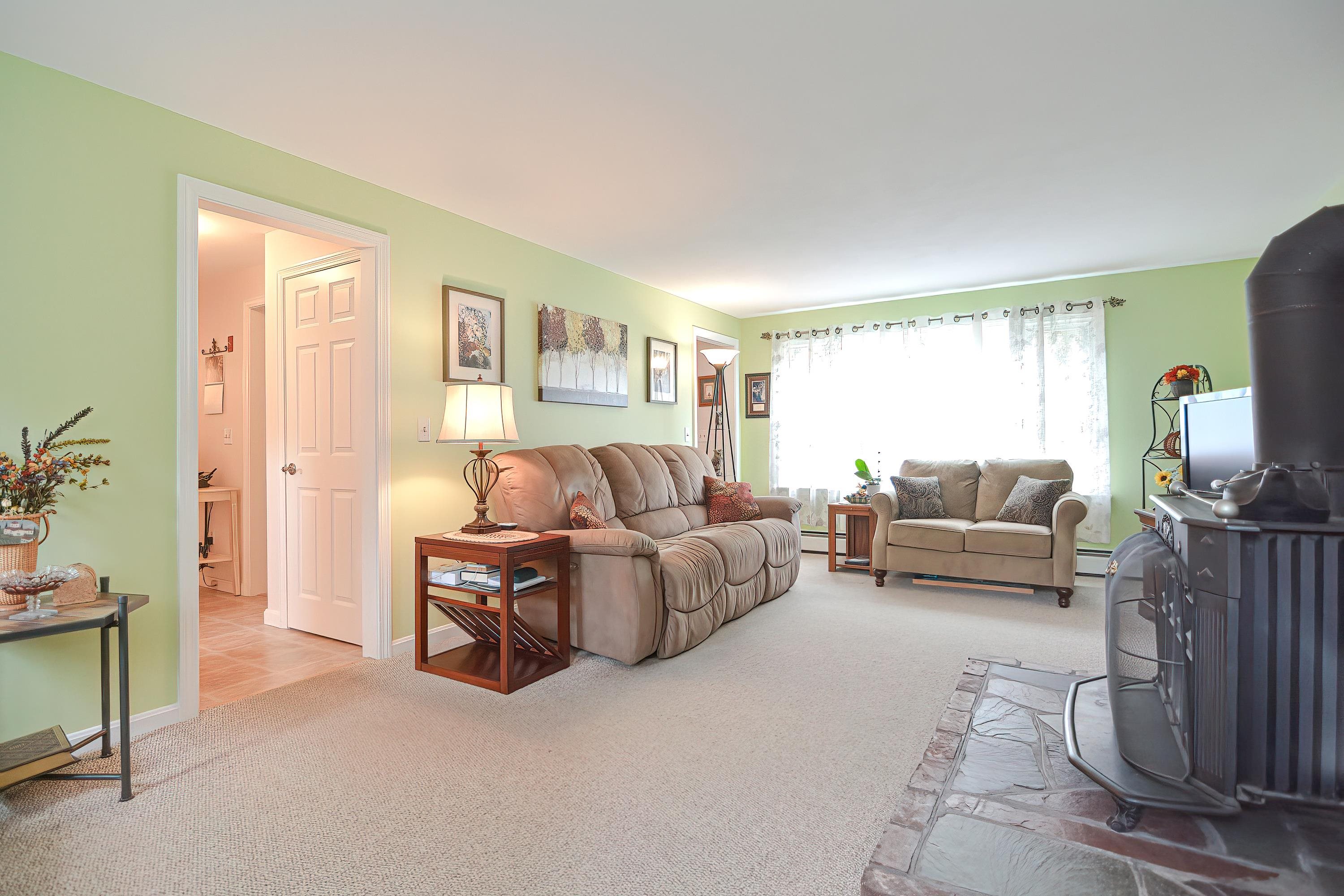 94 Scobie Pond Road Derry, NH 03038 - Photo 18 of 40