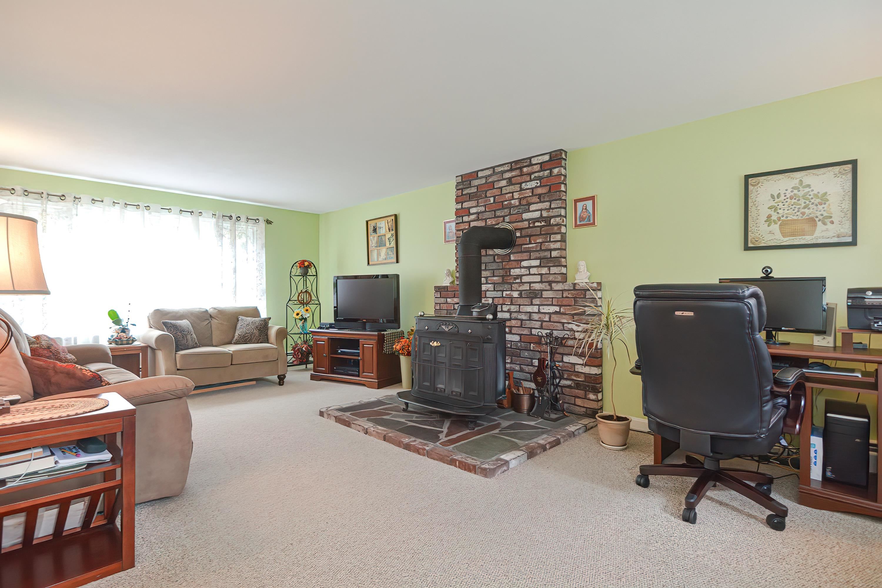 94 Scobie Pond Road Derry, NH 03038 - Photo 20 of 40