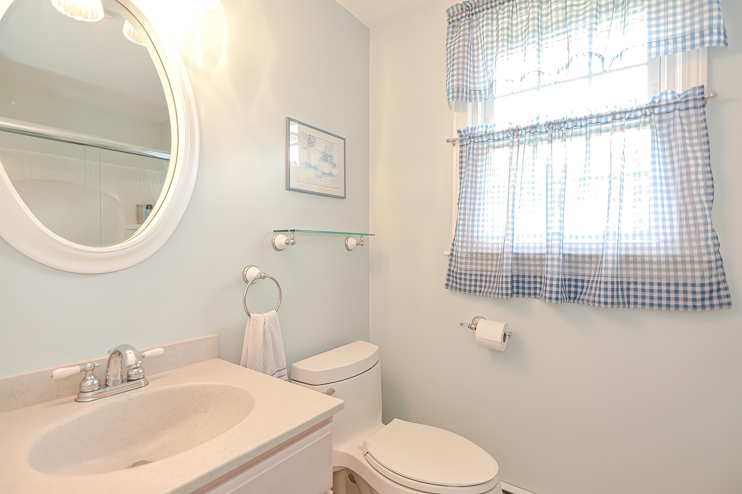 94 Scobie Pond Road Derry, NH 03038 - Photo 23 of 40