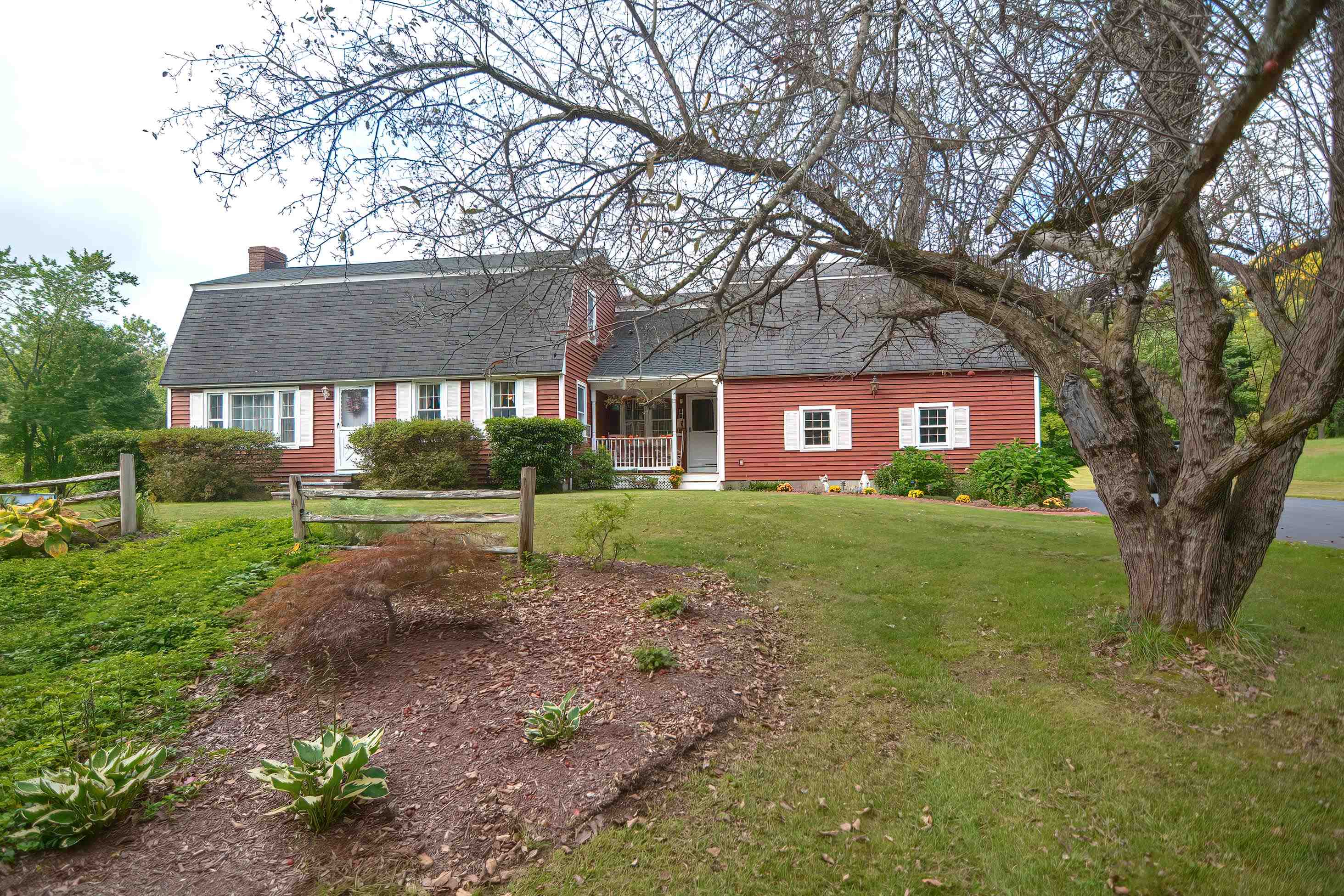 94 Scobie Pond Road Derry, NH 03038 - Photo 3 of 40