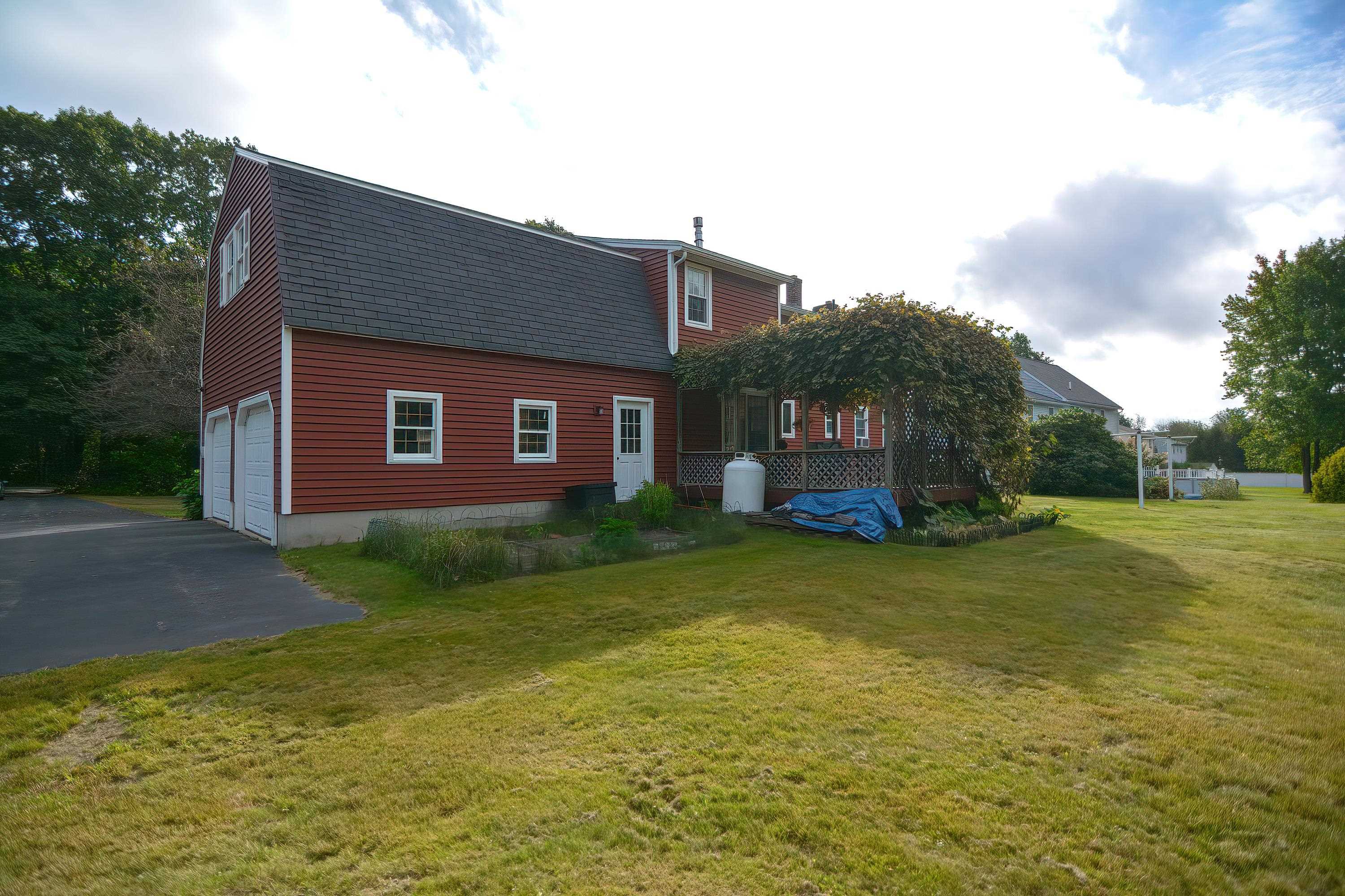 94 Scobie Pond Road Derry, NH 03038 - Photo 33 of 40