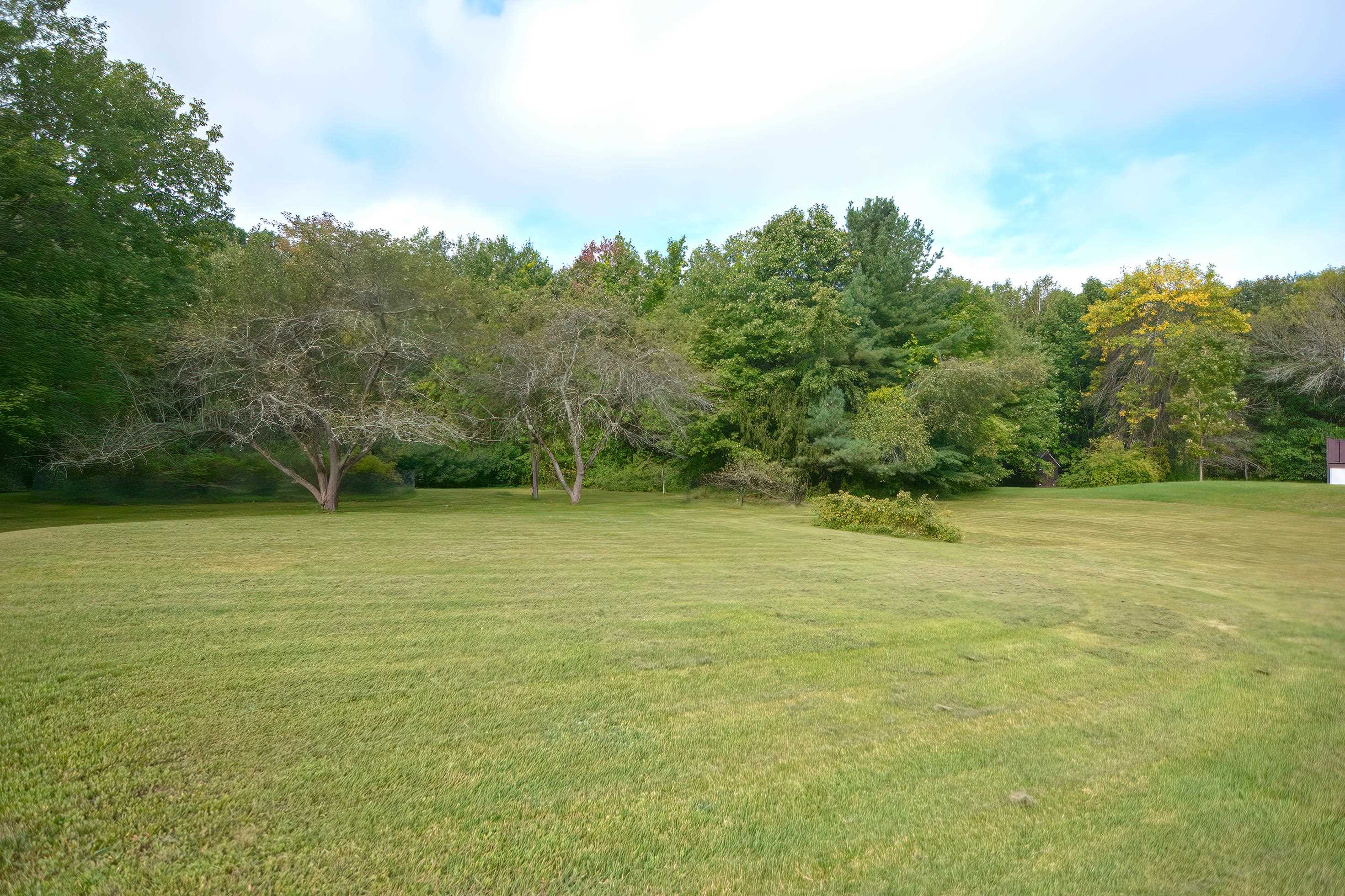 94 Scobie Pond Road Derry, NH 03038 - Photo 35 of 40