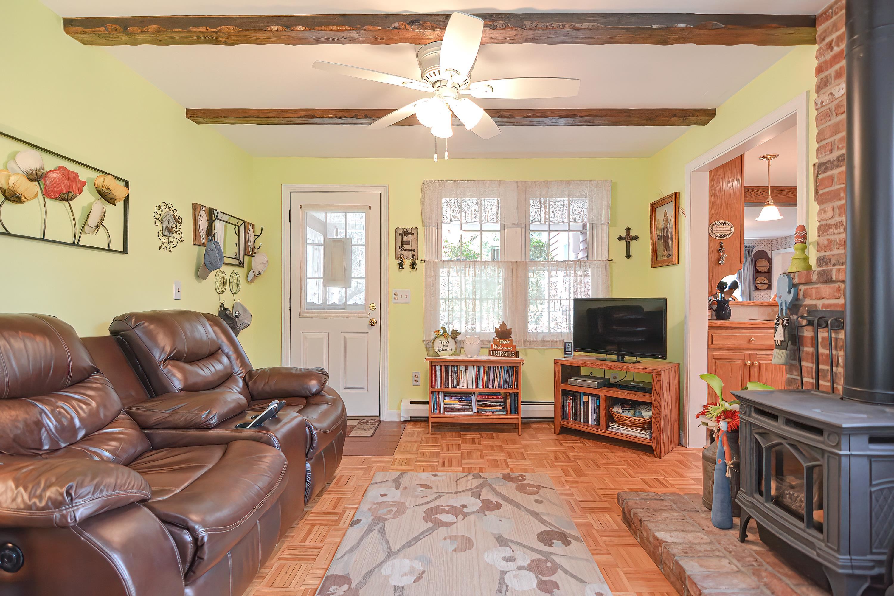 94 Scobie Pond Road Derry, NH 03038 - Photo 4 of 40