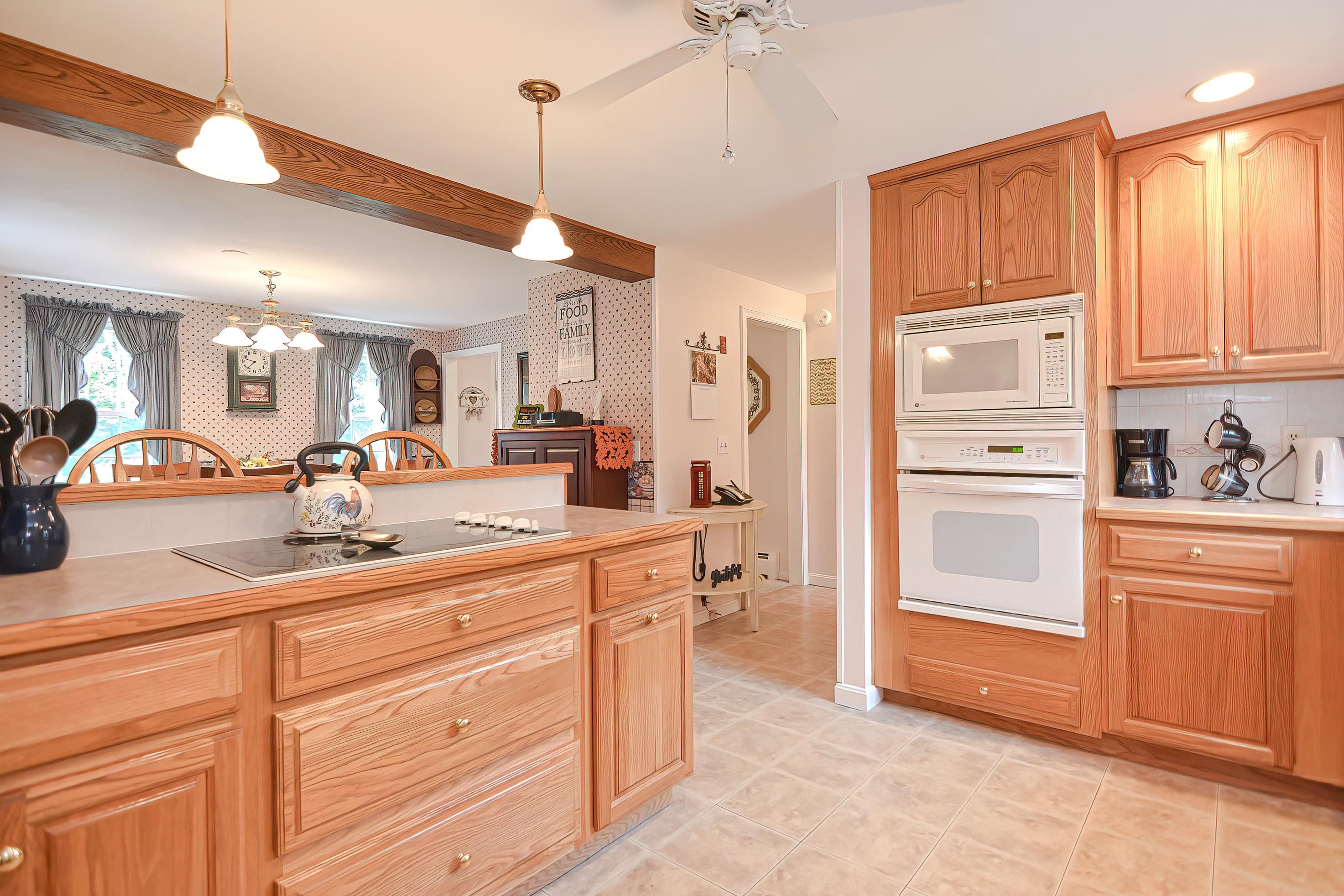 94 Scobie Pond Road Derry, NH 03038 - Photo 10 of 40