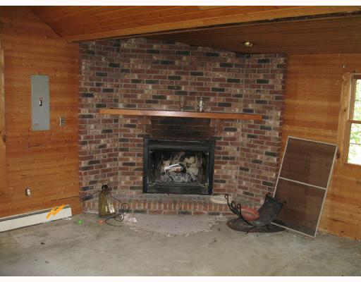31 South Cowan Road Carnegie, PA 15106 - Photo 2 of 8 Living Room.