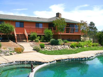 901 Warrington Road Santa Rosa, CA 95404 - Photo 2 of 10 a front view of a house with garden