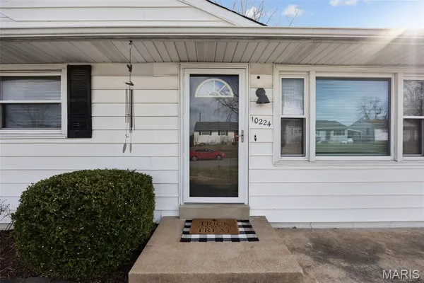 $2,100 | 10224 Dandridge Drive, St. Louis, MO 63123