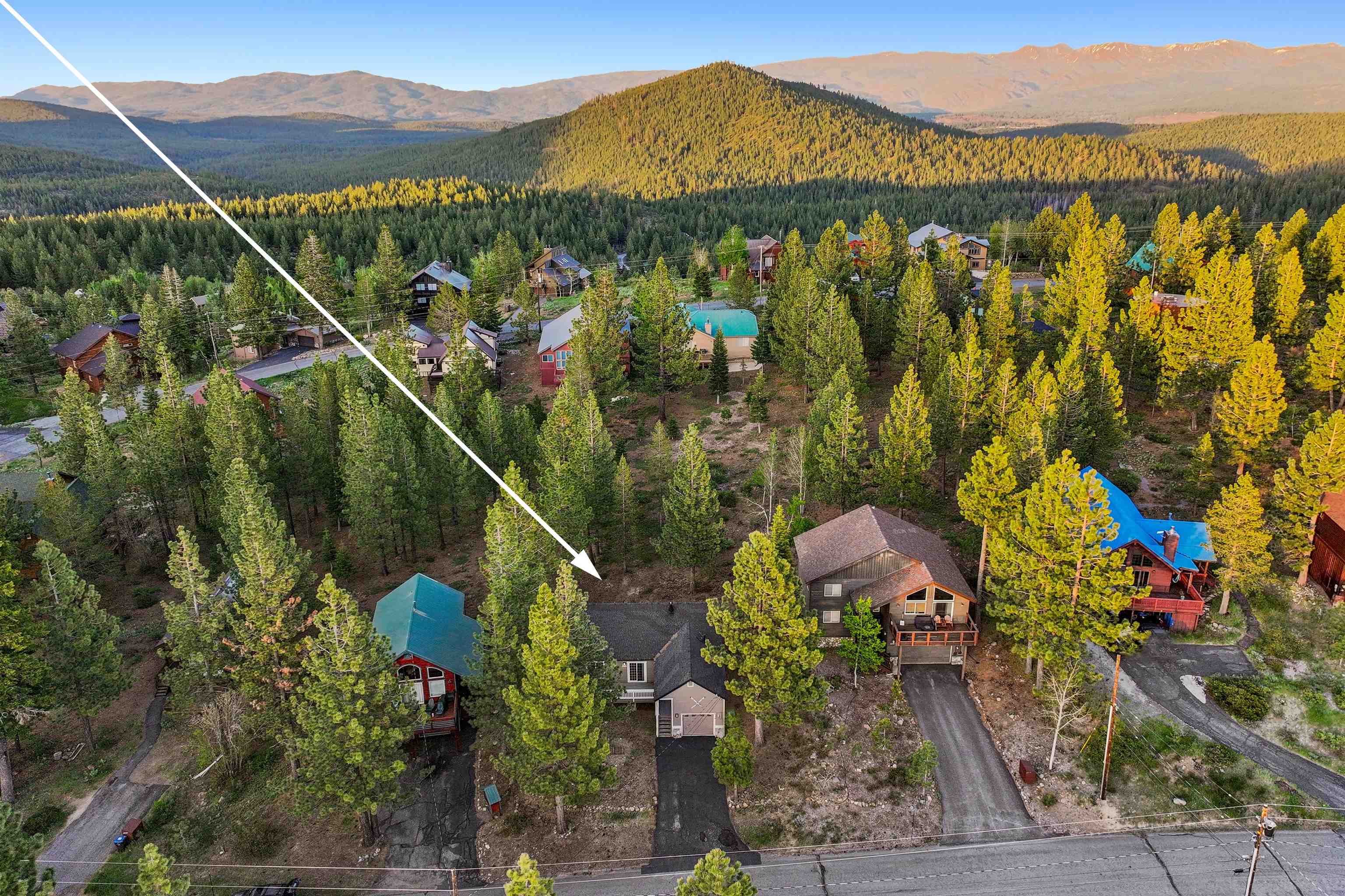 12466 Pinnacle Loop Truckee, CA 96161 - Photo 5 of 28