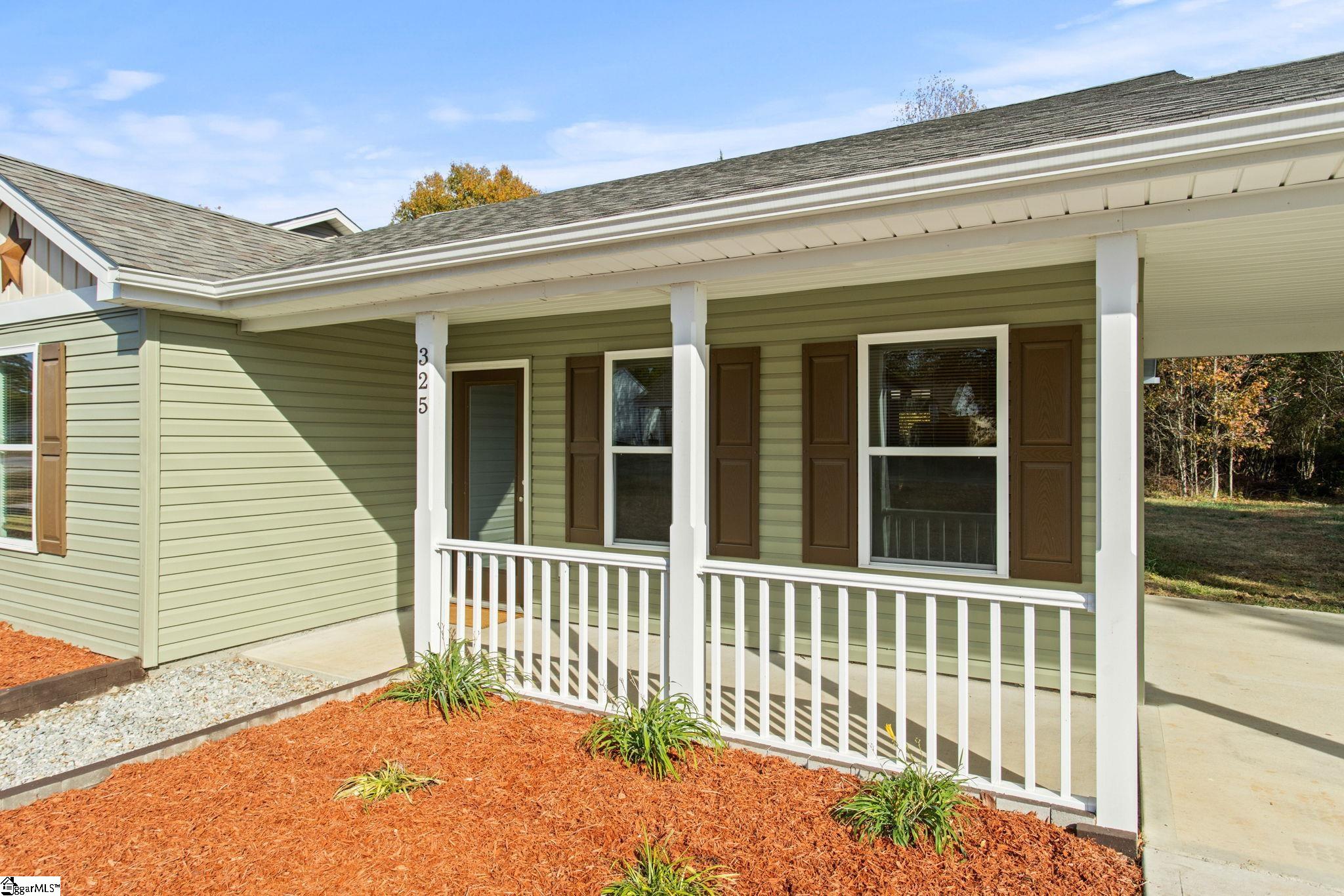 325 Dillon Drive Clinton, SC 29325 - Photo 3 of 26 Gallery Image 3