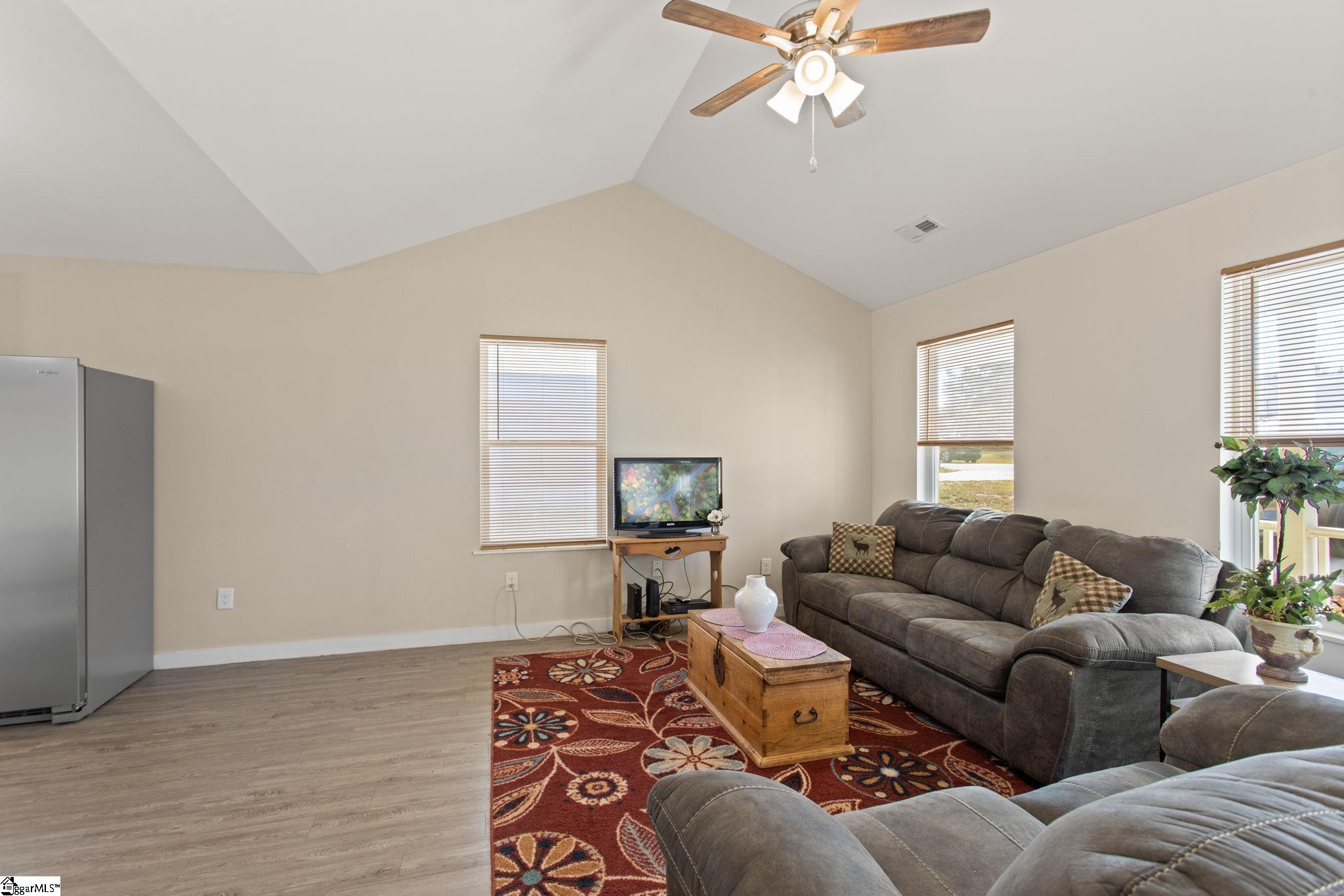 325 Dillon Drive Clinton, SC 29325 - Photo 5 of 26 Gallery Image 5