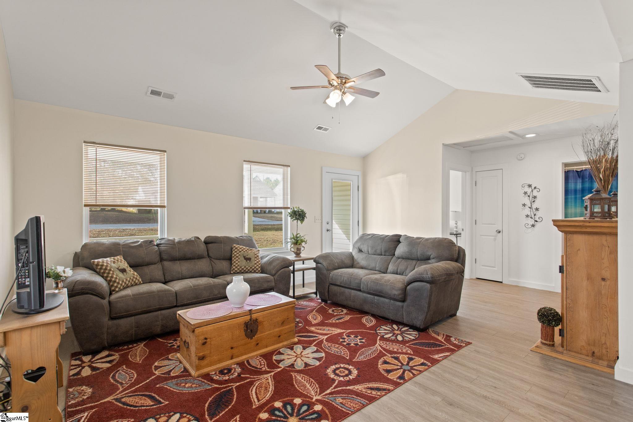 325 Dillon Drive Clinton, SC 29325 - Photo 6 of 26 Gallery Image 6
