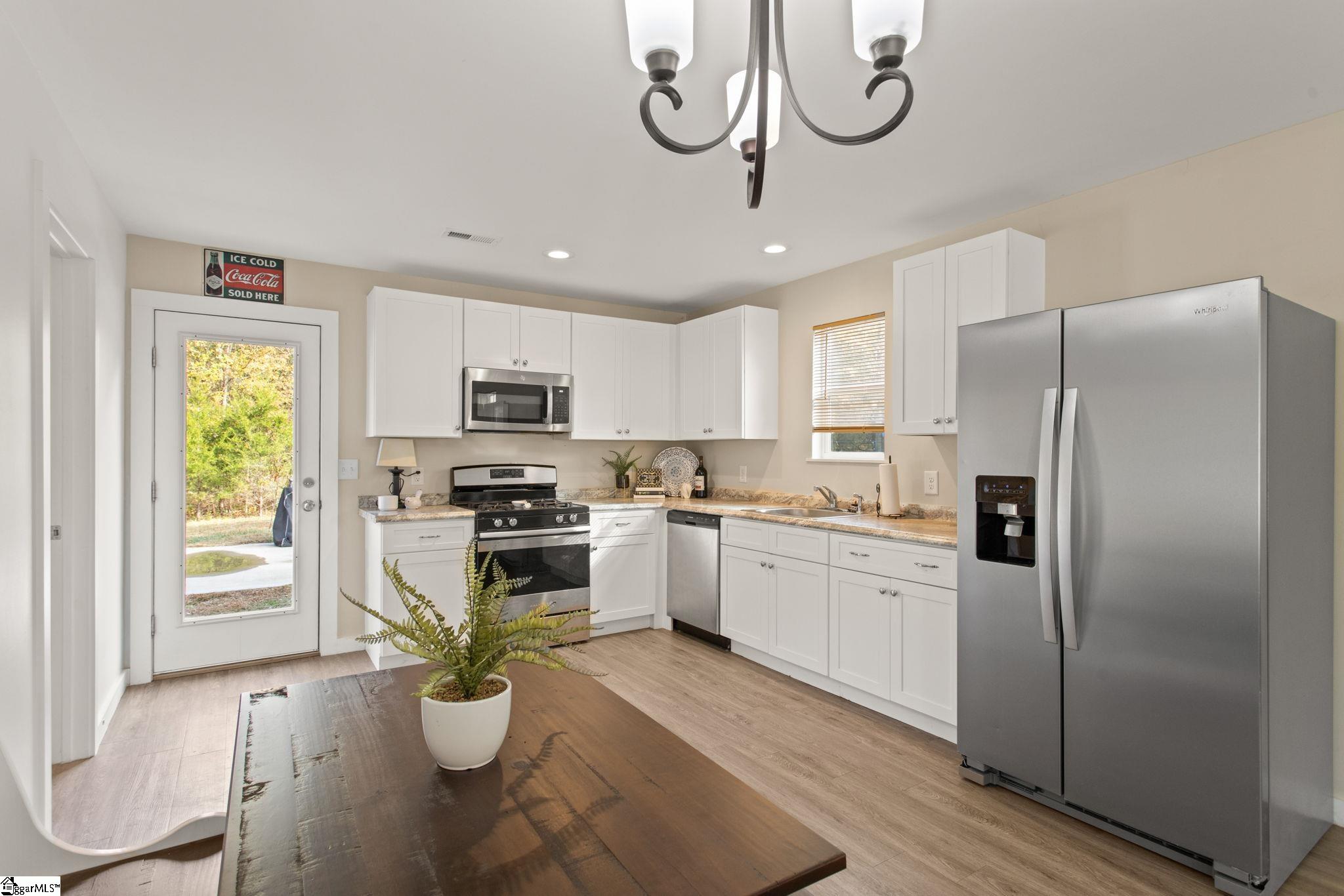 325 Dillon Drive Clinton, SC 29325 - Photo 8 of 26 Gallery Image 8