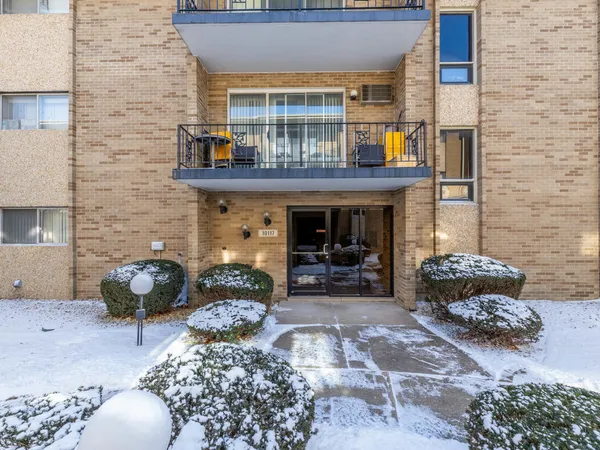 $162,000 | 10117 South Cicero Avenue, Unit 206, Oak Lawn, IL 60453