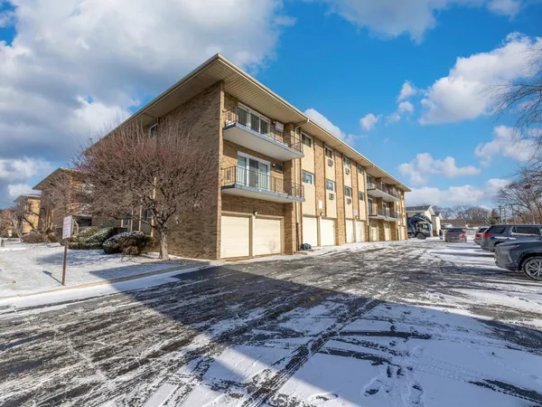 $162,000 | 10117 South Cicero Avenue, Unit 206, Oak Lawn, IL 60453