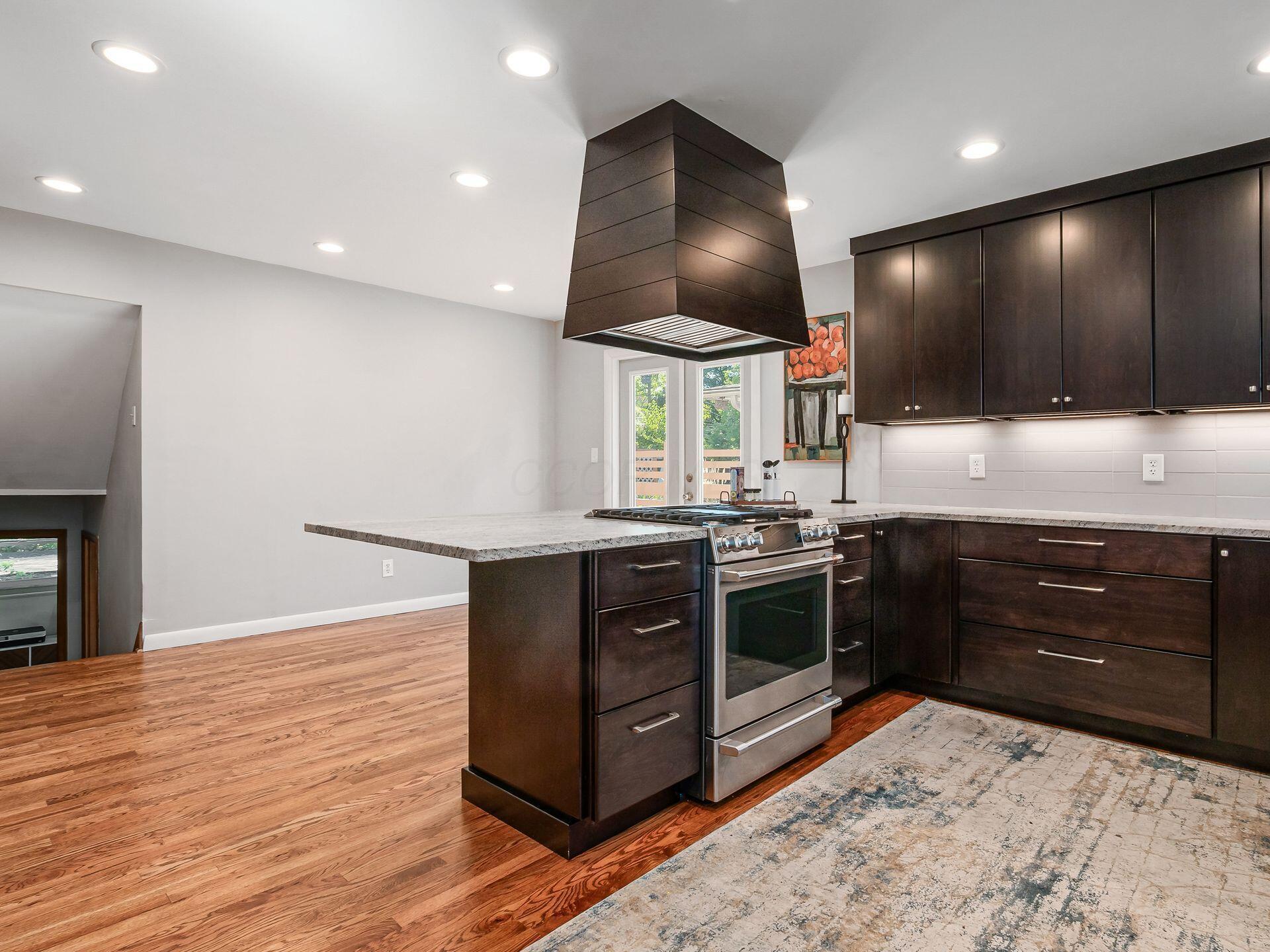 3599 Ridgewood Drive Hilliard, OH 43026 - Photo 10 of 48 Gas range w/hood