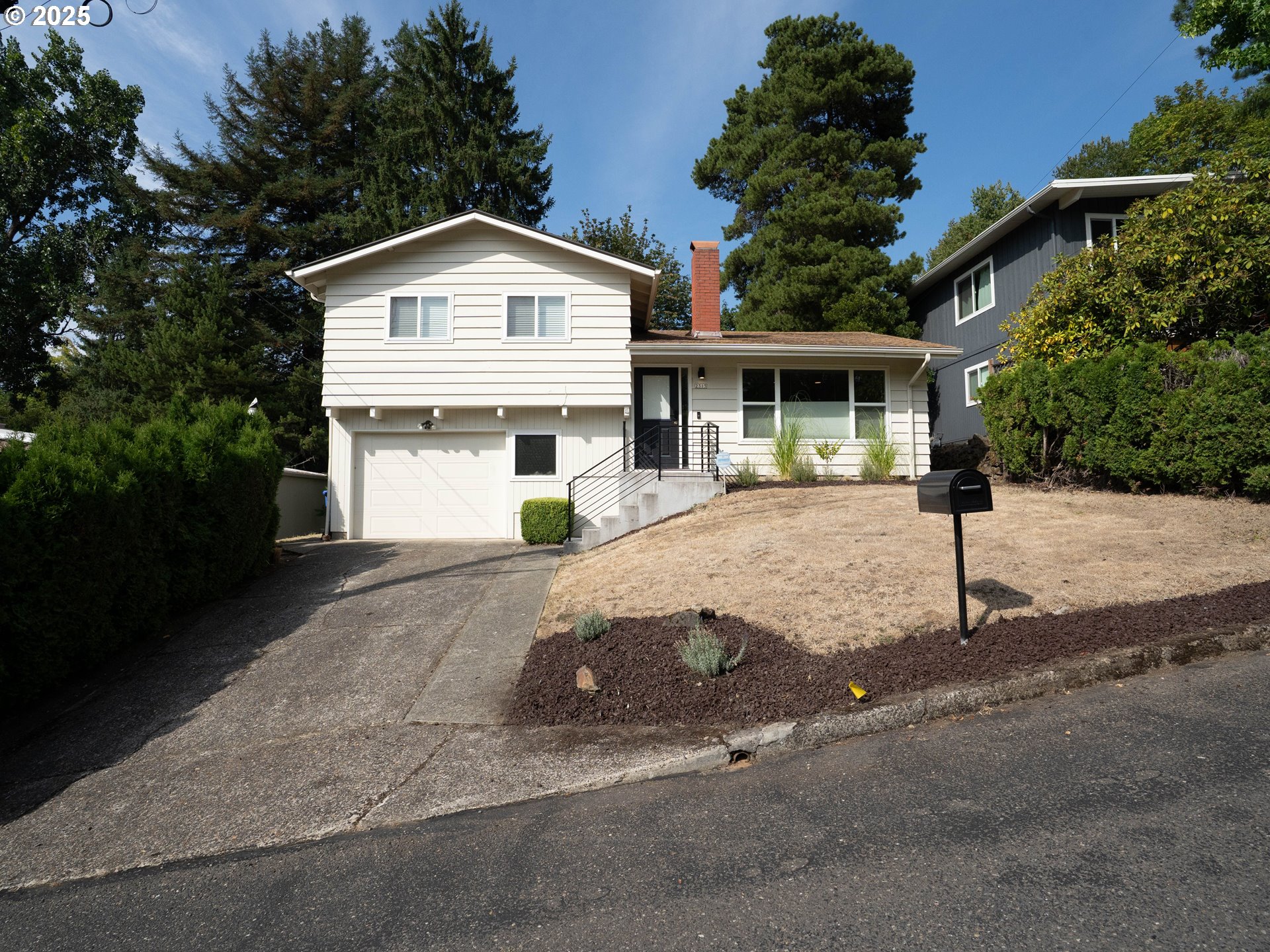 2315 Southwest Iowa Street Portland, OR 97239 - Photo 1 of 17 Gallery Image 1
