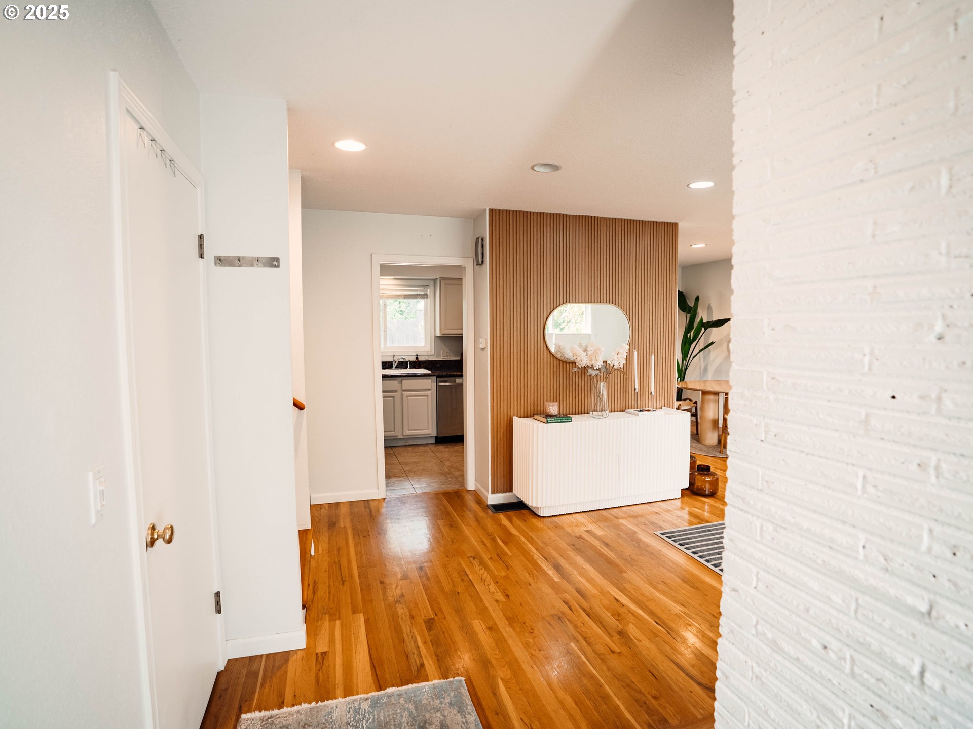 2315 Southwest Iowa Street Portland, OR 97239 - Photo 3 of 17 Gallery Image 3