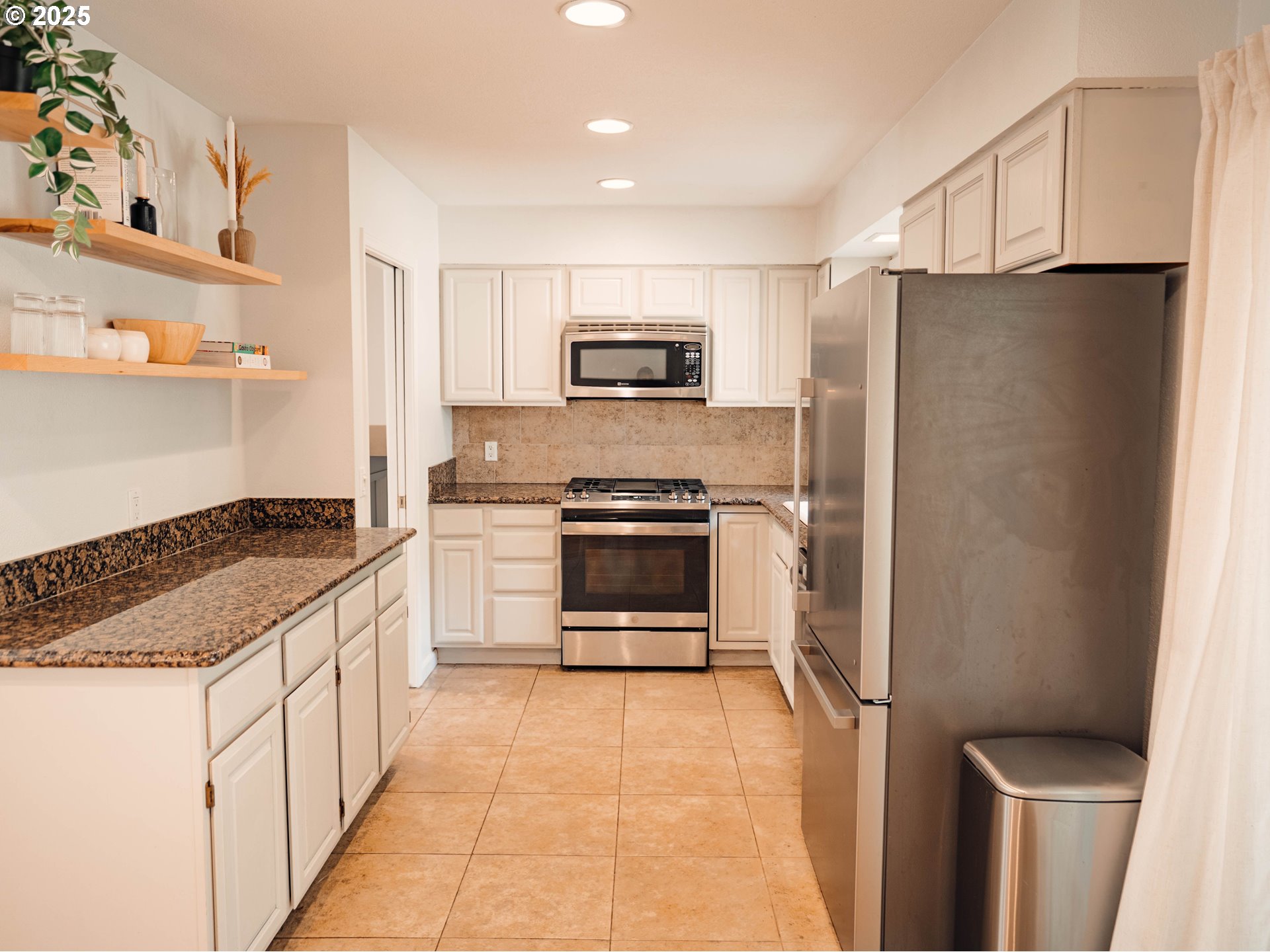 2315 Southwest Iowa Street Portland, OR 97239 - Photo 8 of 17 Gallery Image 8