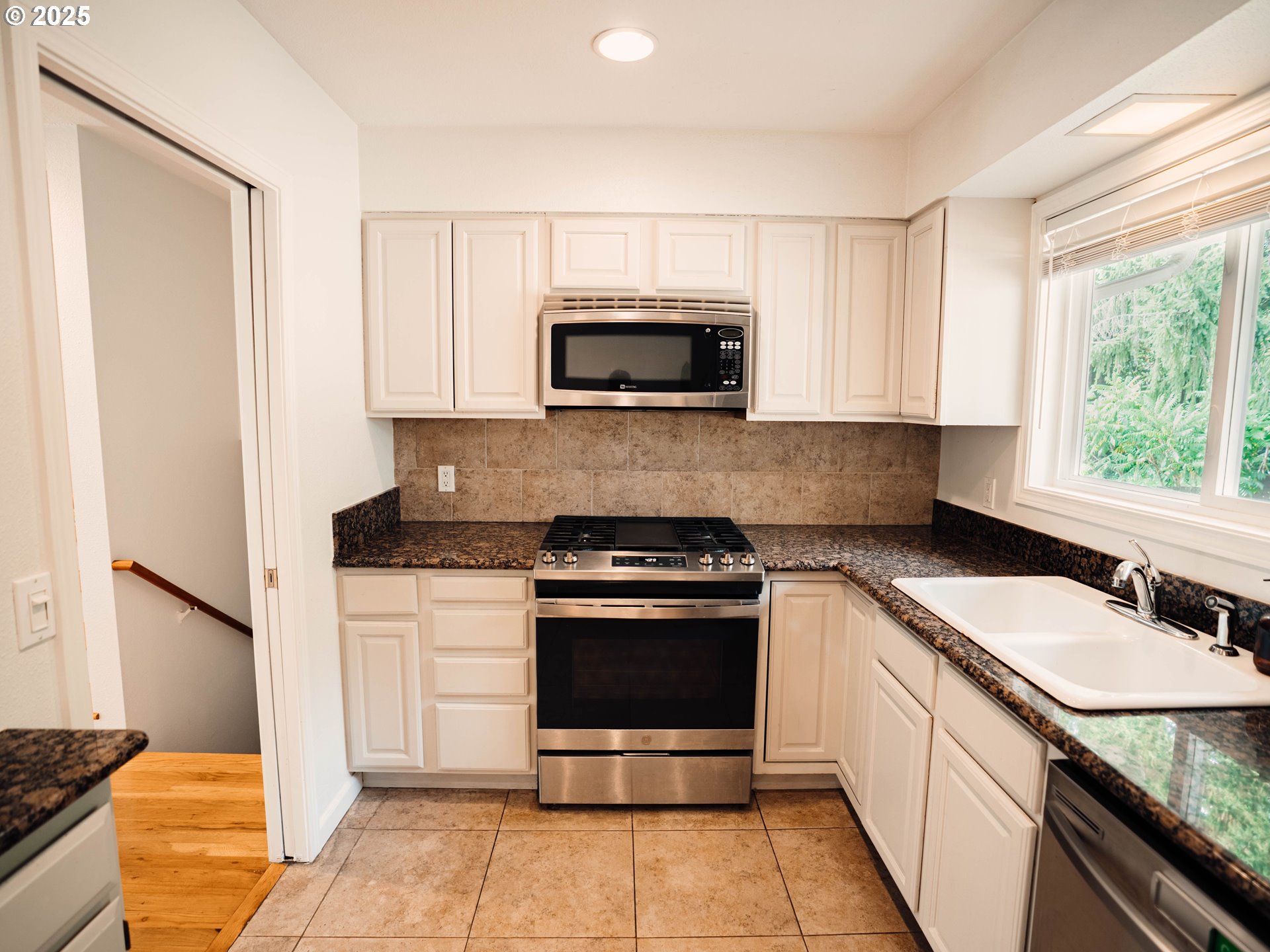 2315 Southwest Iowa Street Portland, OR 97239 - Photo 9 of 17 Gallery Image 9